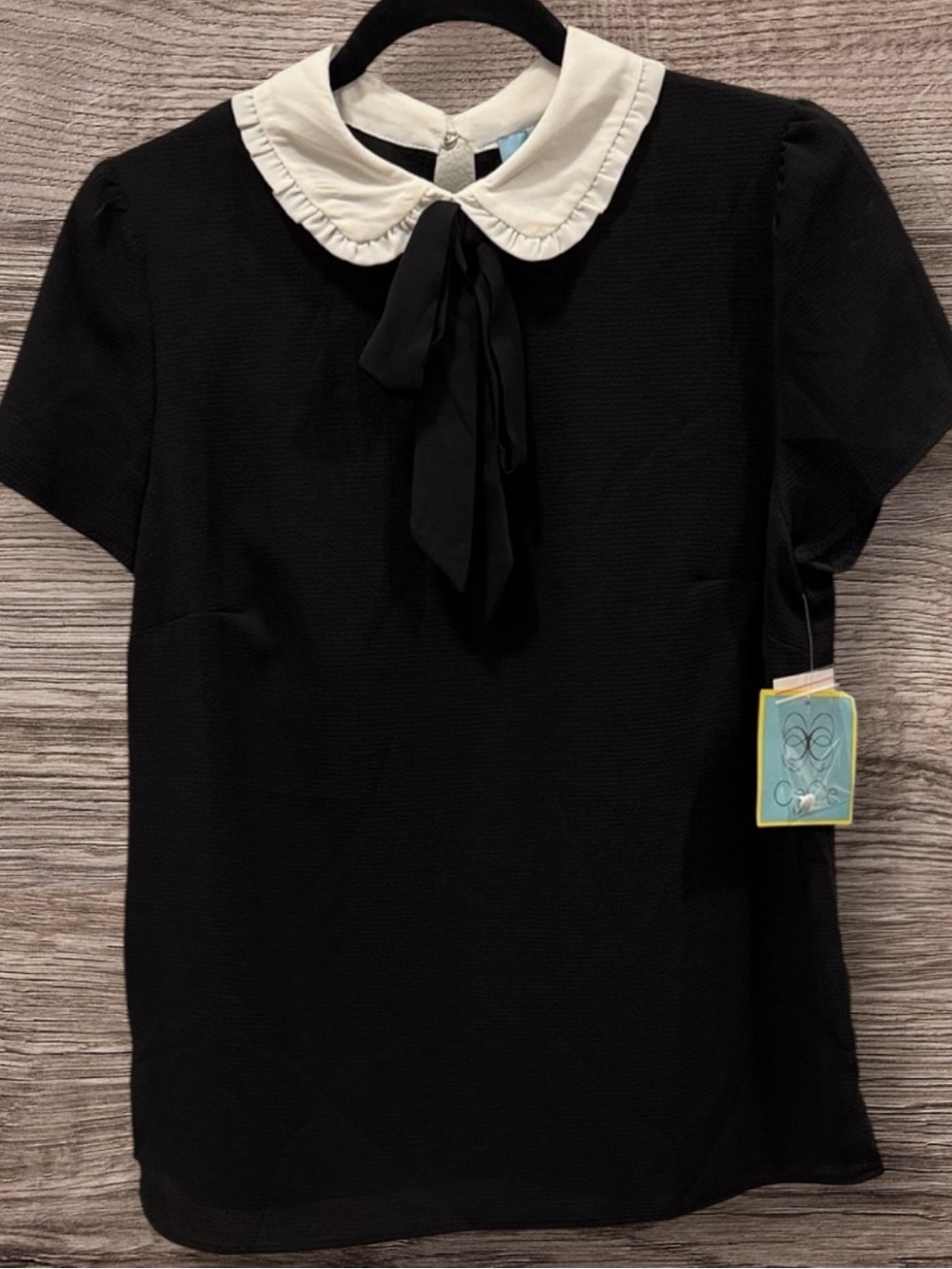 CeCe Ruffle Collar Short Sleeve Blouse, Black/White, Medium, NWT - Picture 3 of 6